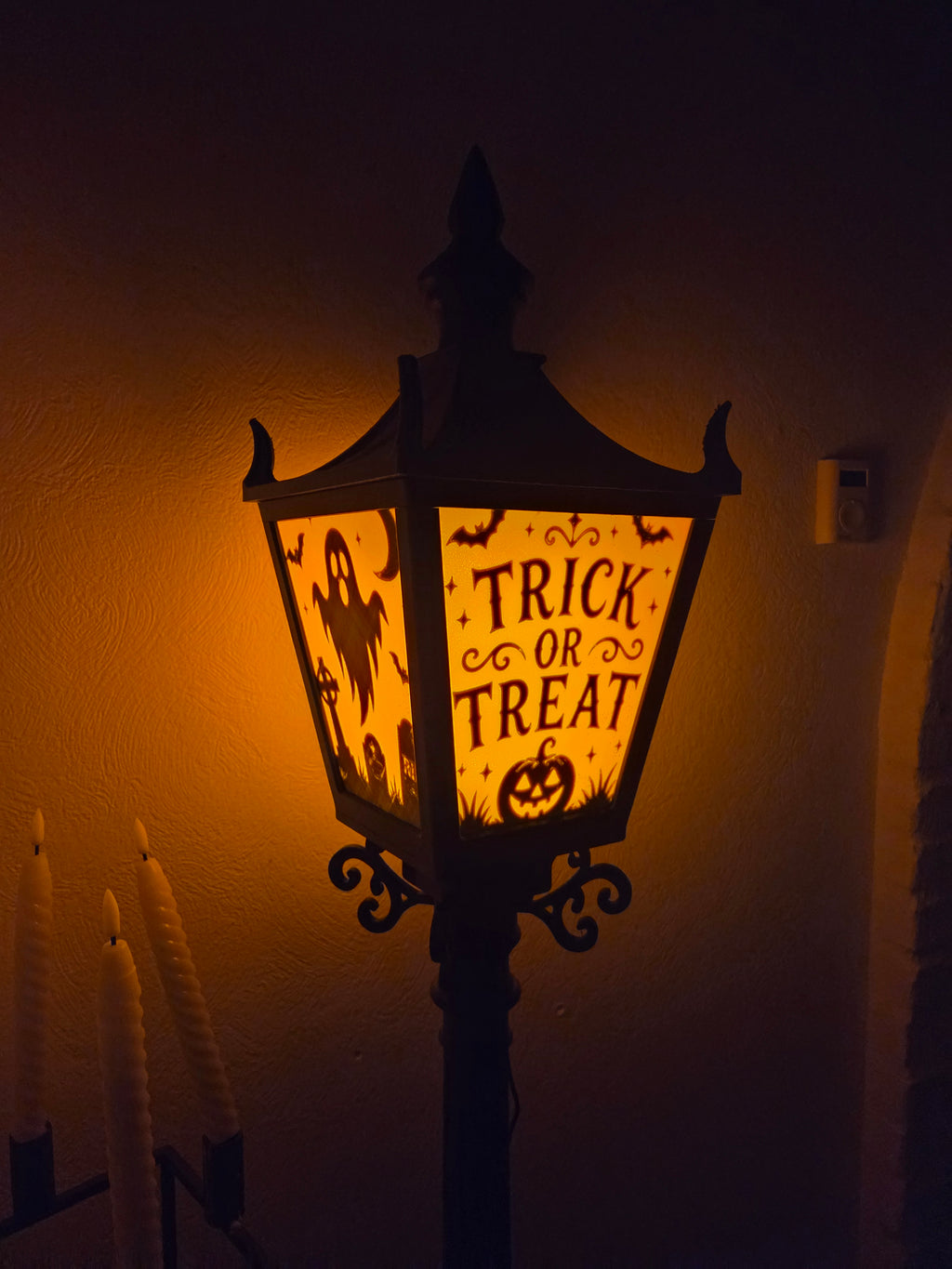 Gyselig Hygge: 175 cm 3D-Printet Halloween Lygtepæl med Udskiftelige Paneler